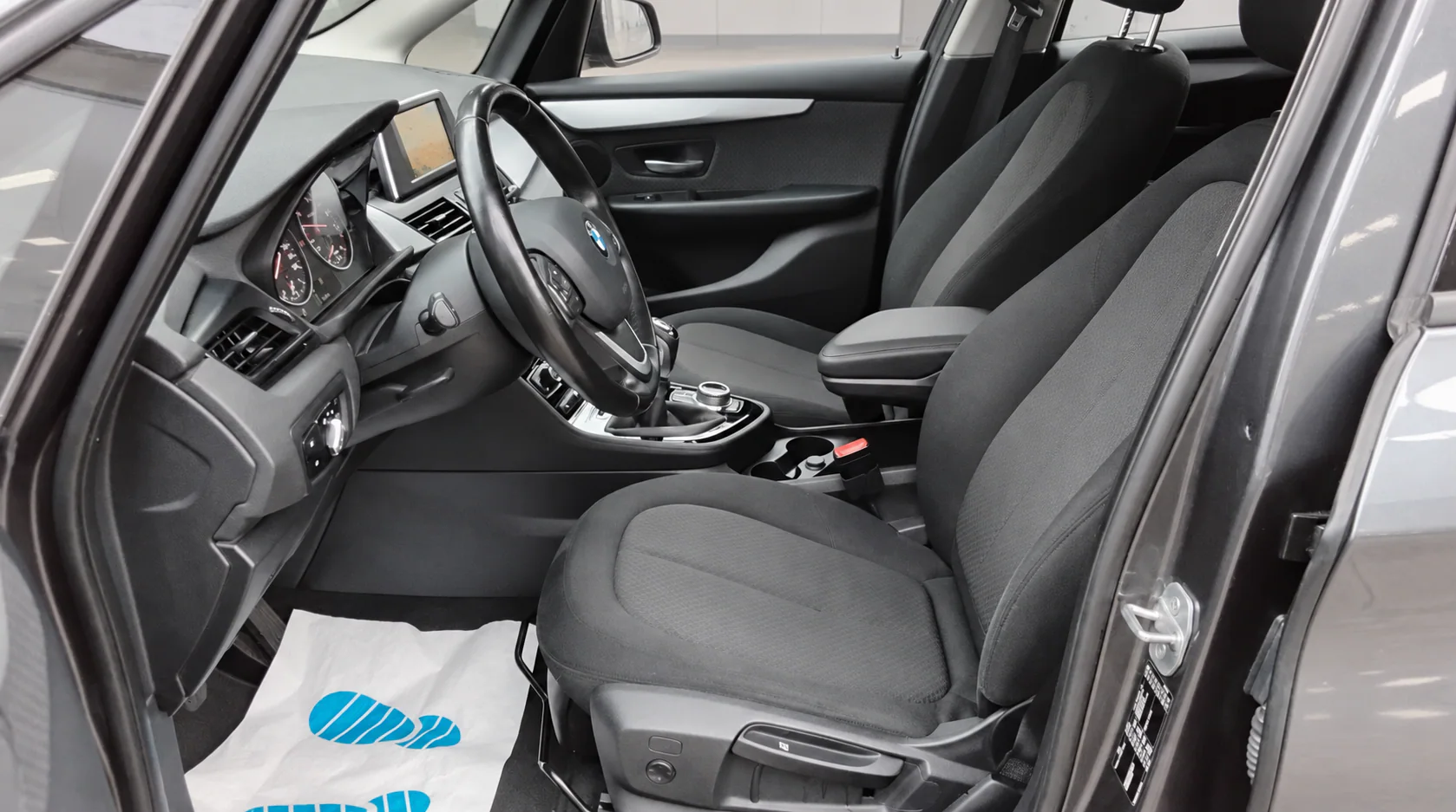 BMW 218i Active Tourer Advantage — Foto 11