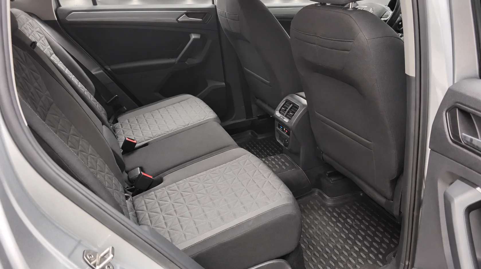 Volkswagen Tiguan Life 4Motion — Foto 17