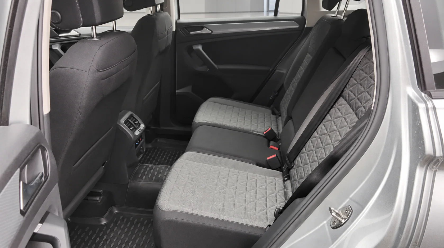 Volkswagen Tiguan Life 4Motion — Foto 18