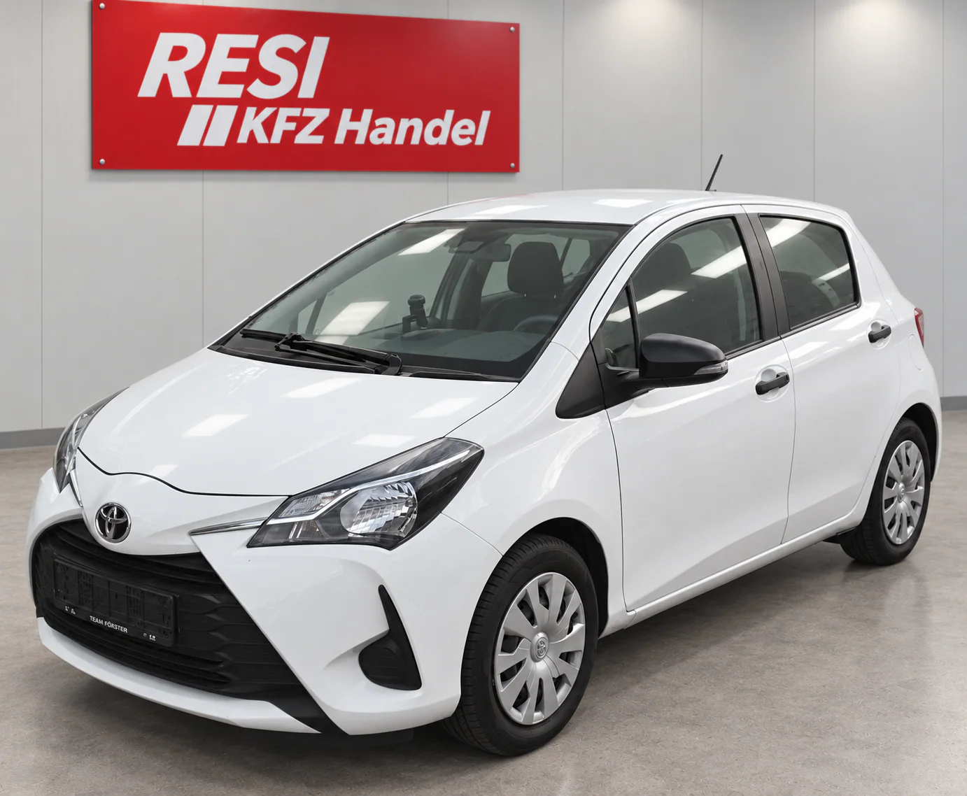 Toyota Yaris Basis — Foto 1
