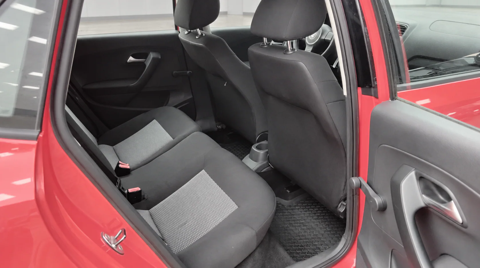 Volkswagen Polo V Trendline — Foto 13